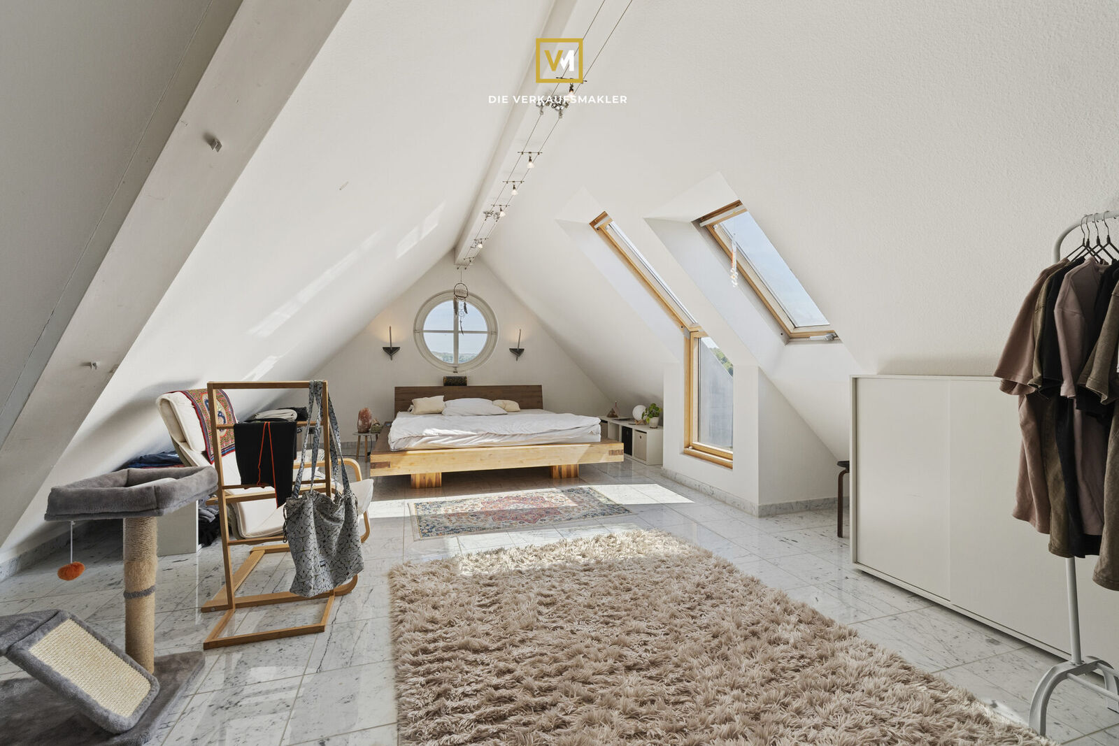 Studio-Galerie mit Rundfenster