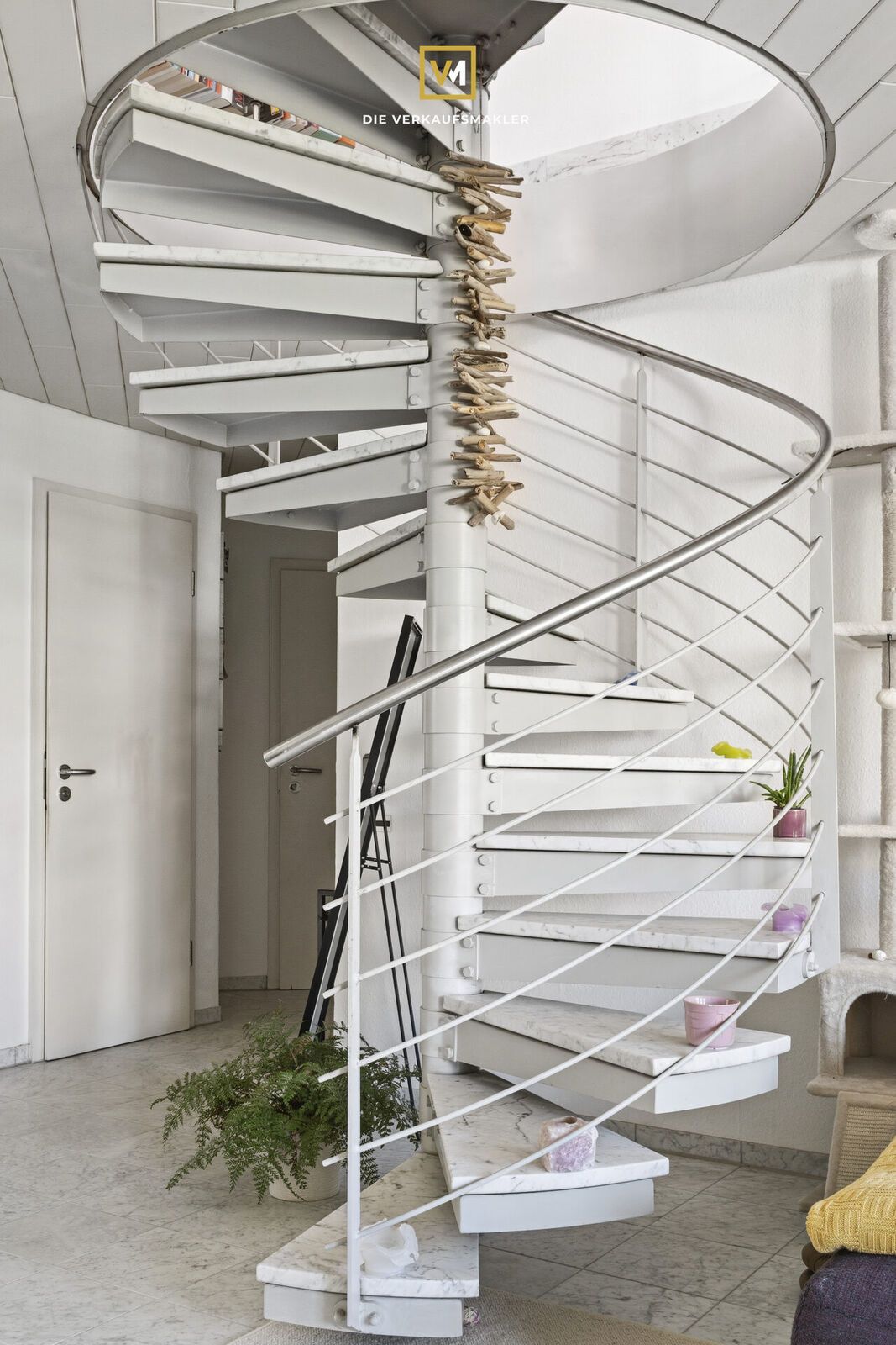 Wendeltreppe mit Carrara-Marmor
